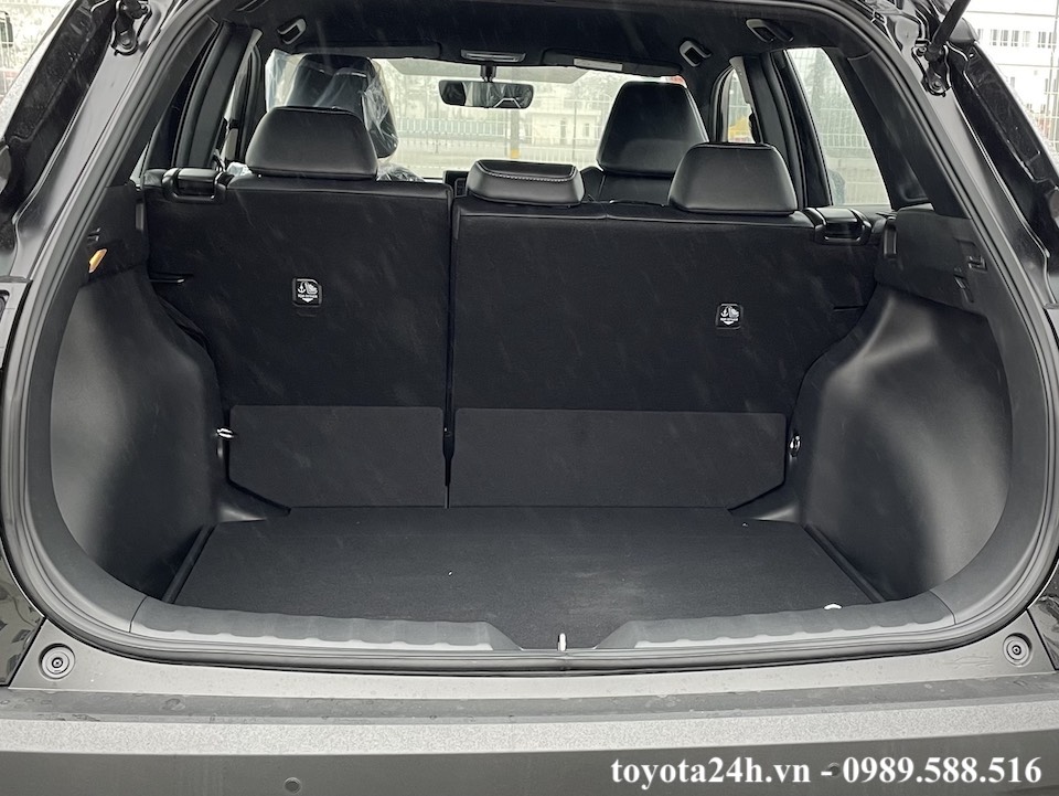 khoang hành lý Toyota Corolla Cross 2021